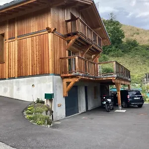 https://un-studio-dans-notre-chalet.hotels-rhonealpes.com